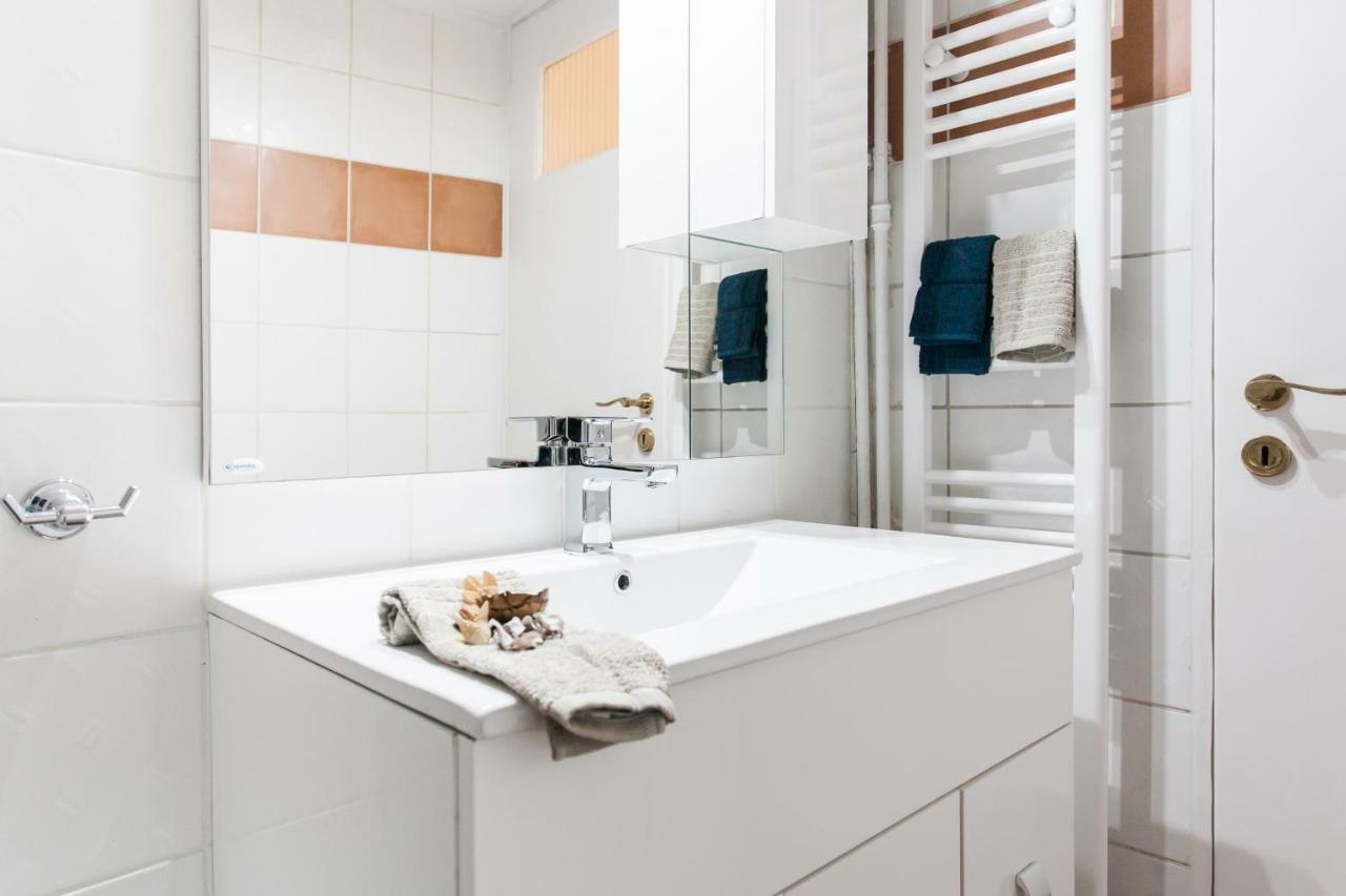 Classy And Stylish Private Apartment At Acropolis Museum Metro Station アテネ エクステリア 写真